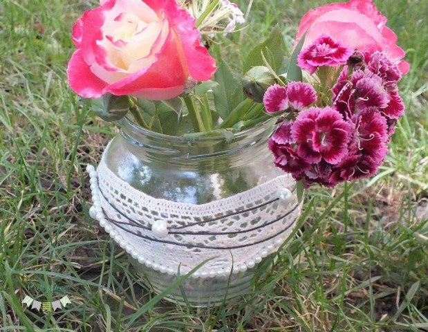 borcan rustic vas pentru flori nunta rustica borcan dantela sarma si margele cu flori de camp mason jar