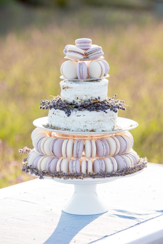 tematica nunta frantuzeasca tort cu macarons