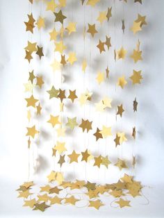 decor-petrecere-tematica-auriu-stele-golden-stars-ghirlande-cu-stelute