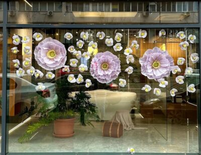 flori vitrina decor magazin spatiu comercial